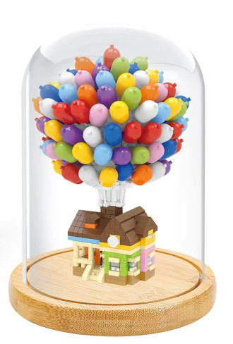 Wisehawk Balloon House - 1072 Pieces (18.5cm Tall)